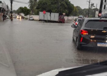 Zezinho do Botafogo tenta pegar carona em chuvas e acaba criticando obra de drenagem do Estado em João Pessoa