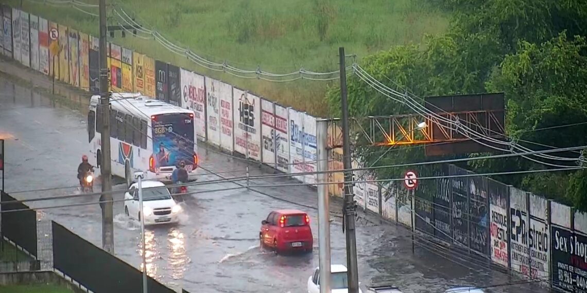 Defesa Civil coloca equipes em estado de atenção, após alerta de chuvas intensas do Inmet