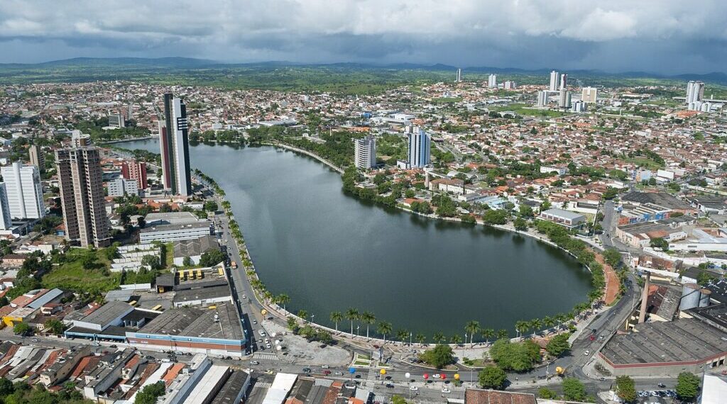 Onze quiosques e até museu despejam esgoto no Açude Velho, em Campina Grande