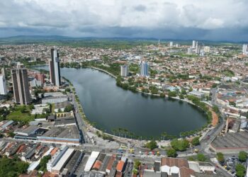 Onze quiosques e até museu despejam esgoto no Açude Velho, em Campina Grande