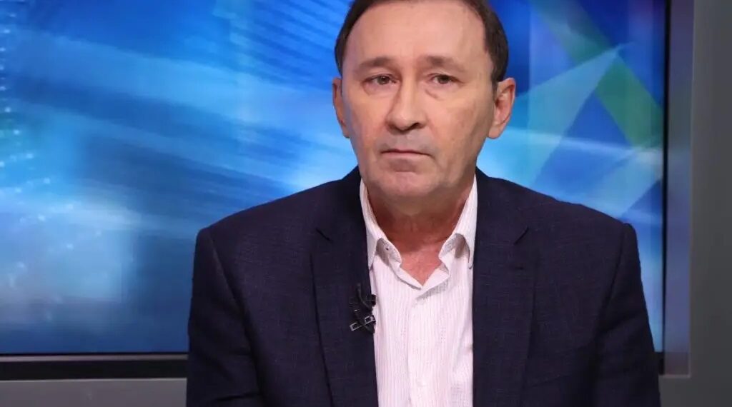 Deusdete Queiroga já tem assinaturas suficientes e chega como favorito à vaga no TCE-PB