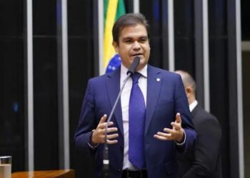 Mersinho Lucena solicita títulos de propriedade para garantir segurança jurídica a mais de 300 famílias em Cajazeiras