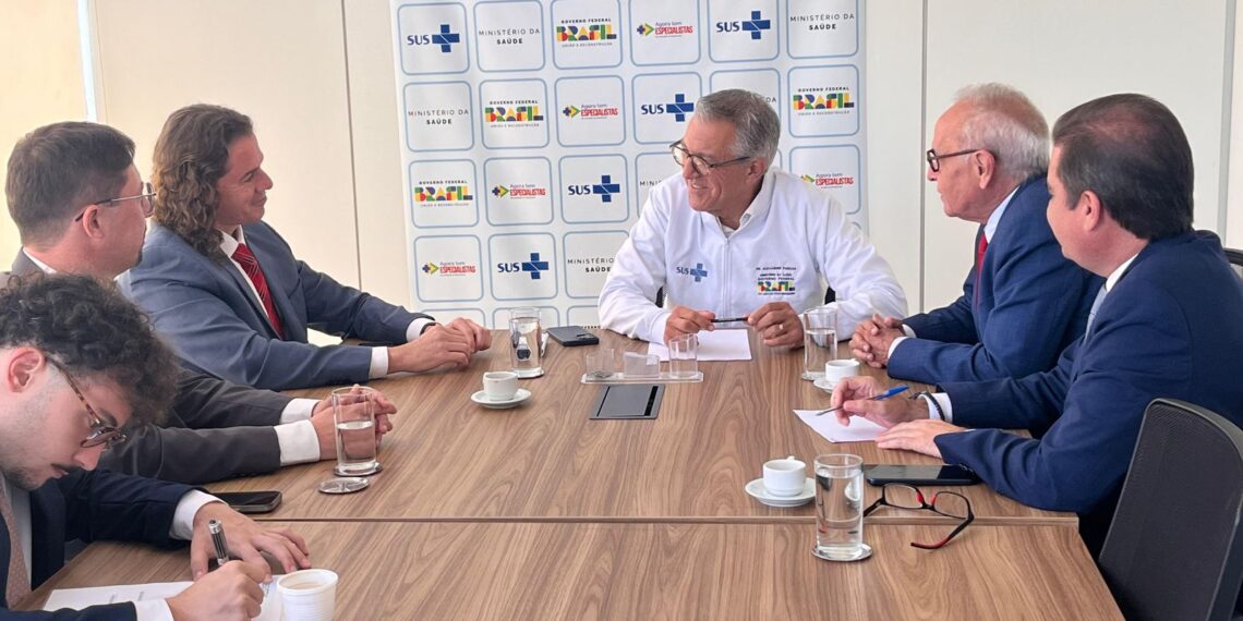 Prefeito Cícero Lucena recebe do ministro da Saúde confirmação de um novo Hospital Oncológico em João Pessoa