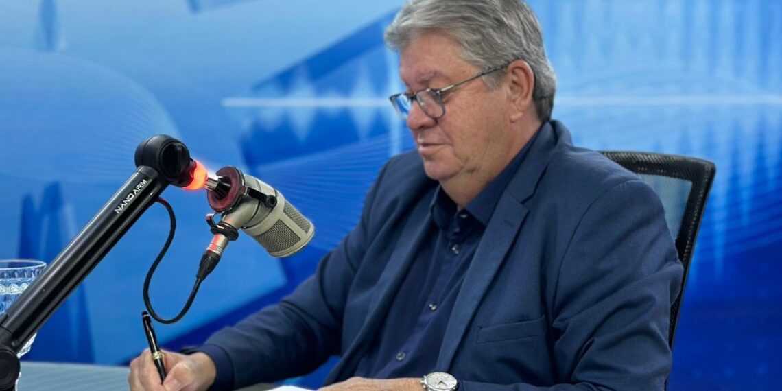 João Azevêdo anuncia reajuste de 10% para todos os servidores na Paraíba