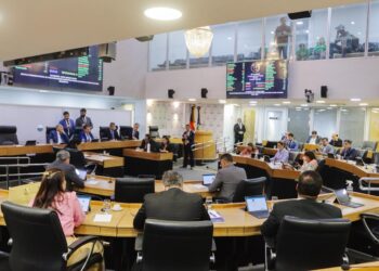 Assembleia aprova projeto que permite a autistas permanência de seu acompanhante terapêutico na escola