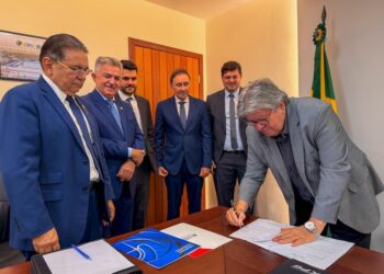 João Azevêdo recebe indicações da ALPB para nomeação de novos conselheiros do TCE-PB