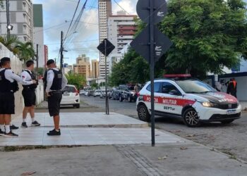 Corpo de mulher é encontrado queimado dentro de mala em área residencial, em João Pessoa