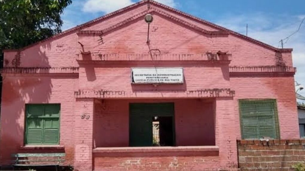 Antiga Cadeia de Rio Tinto é alvo de invasão e incêndio