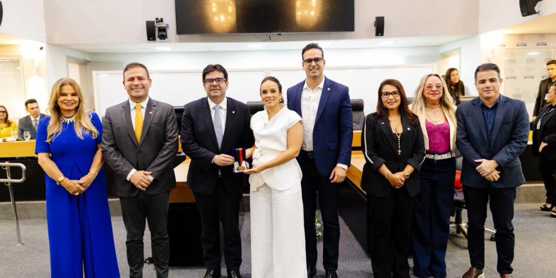 ALPB concede Medalha Epitácio Pessoa à segunda-dama do Estado, Camila Mariz Ribeiro