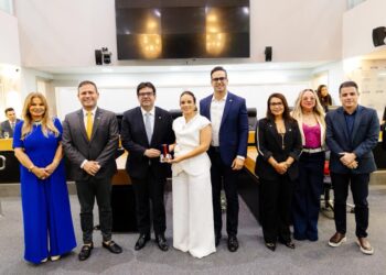 ALPB concede Medalha Epitácio Pessoa à segunda-dama do Estado, Camila Mariz Ribeiro