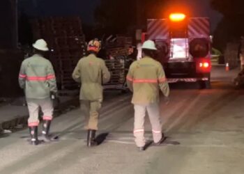 Incêndio atinge fábrica no Distrito Industrial às margens da BR-101, em João Pessoa