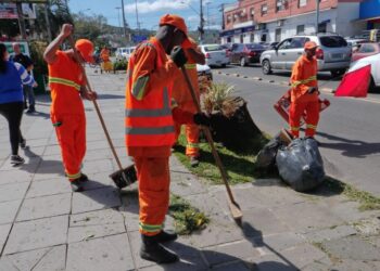 Câmara dos Deputados aprova piso salarial de R$ 3 mil para garis em todo País