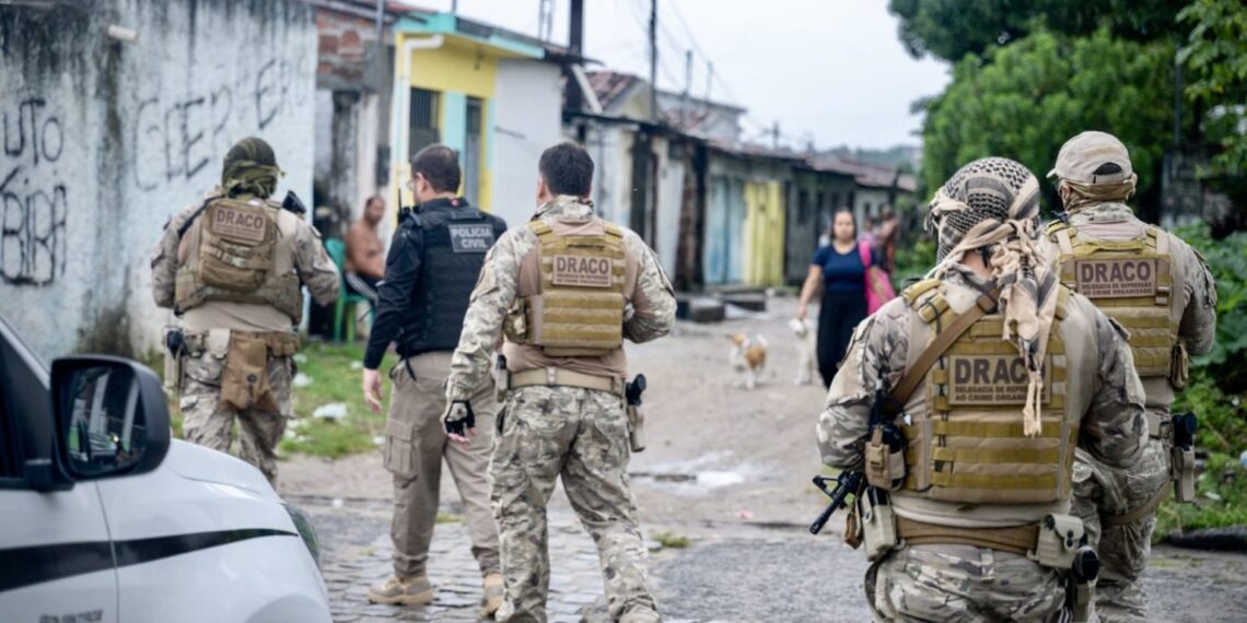 Operação Restinga II cumpre 75 mandados contra organização criminosa, em Cabedelo