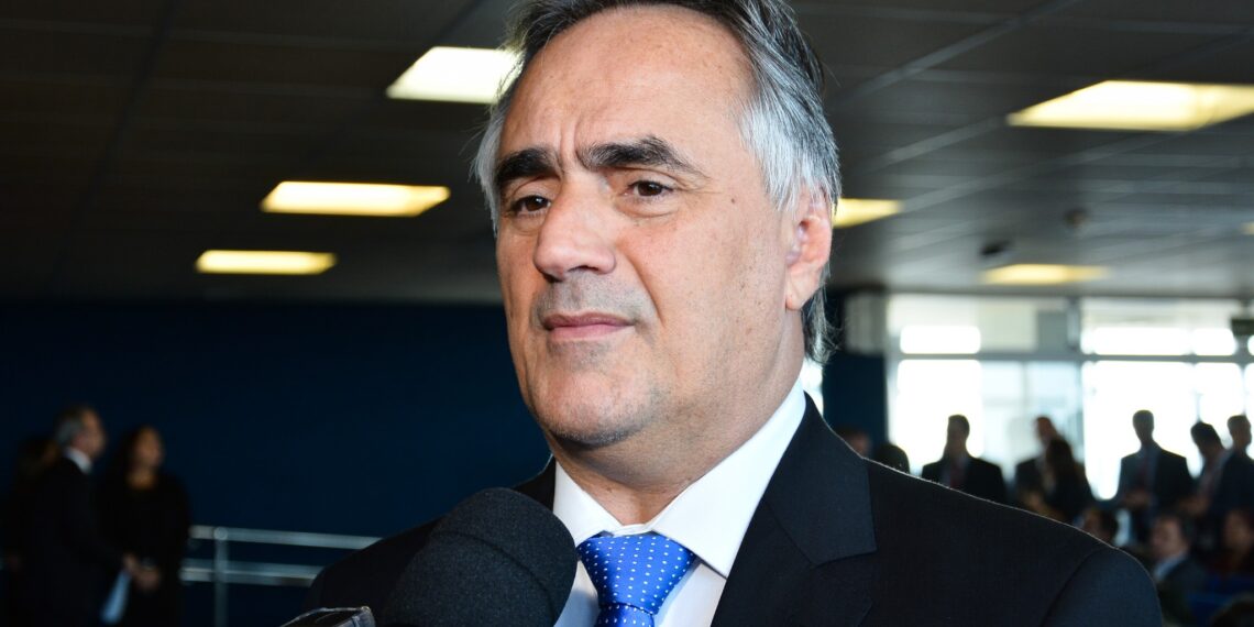 Segundo trator no Sertão: Luciano Cartaxo entrega mais um equipamento em Curralinho, zona rural de Sousa