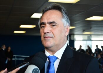 Segundo trator no Sertão: Luciano Cartaxo entrega mais um equipamento em Curralinho, zona rural de Sousa