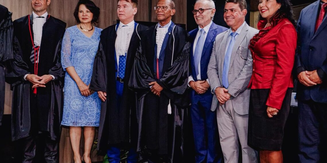 Cícero Lucena destaca papel do TRE-PB na garantia da democracia durante posse da nova Mesa Diretora