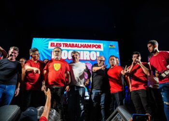 Cícero é recebido por multidão em Mogeiro em ato de adesão do prefeito Antônio Ferreira