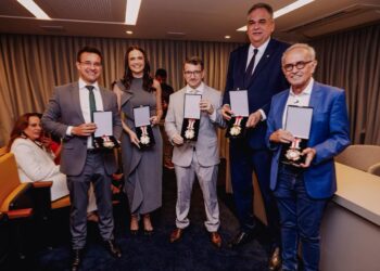 Cícero Lucena recebe homenagem em reconhecimento à sua trajetória pública