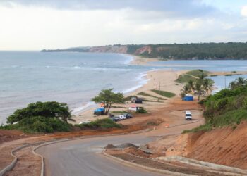 Mulher de 38 anos morre após afogamento na praia de Barra de Gramame, em João Pessoa