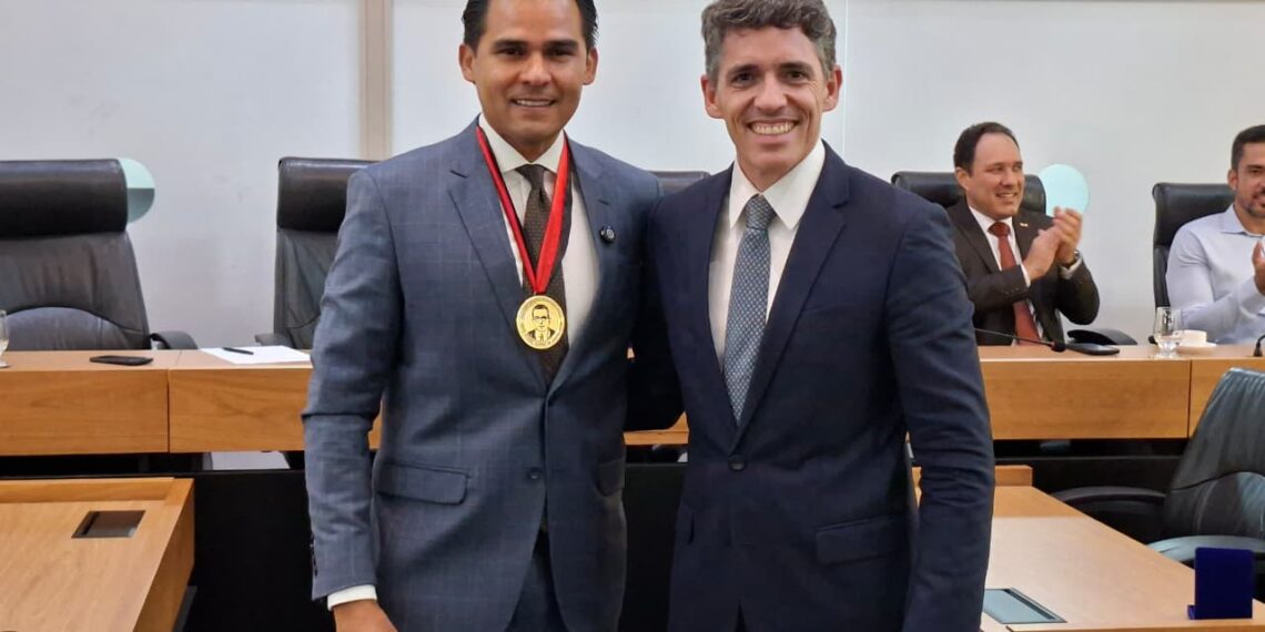 ALPB concede Medalha de Mérito Jurídico Tarcísio de Miranda Burity ao advogado Getúlio Souza