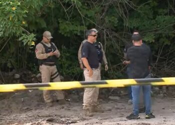 Homem é encontrado morto com marcas de tiros em área de mata no Jardim Aeroporto, em Bayeux