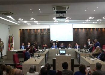 Deusdete Queiroga e Taciano Diniz tomam posse como conselheiros do TCE-PB