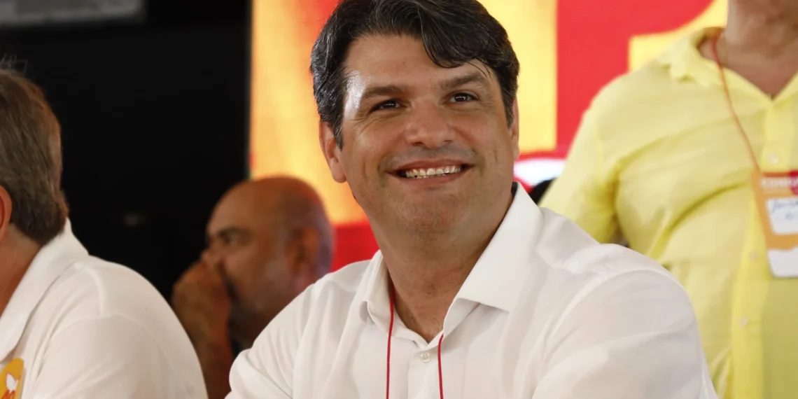 Leo Bezerra determina operação de fiscalização na orla de João Pessoa após novo caso de poluição