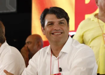 Leo Bezerra determina operação de fiscalização na orla de João Pessoa após novo caso de poluição