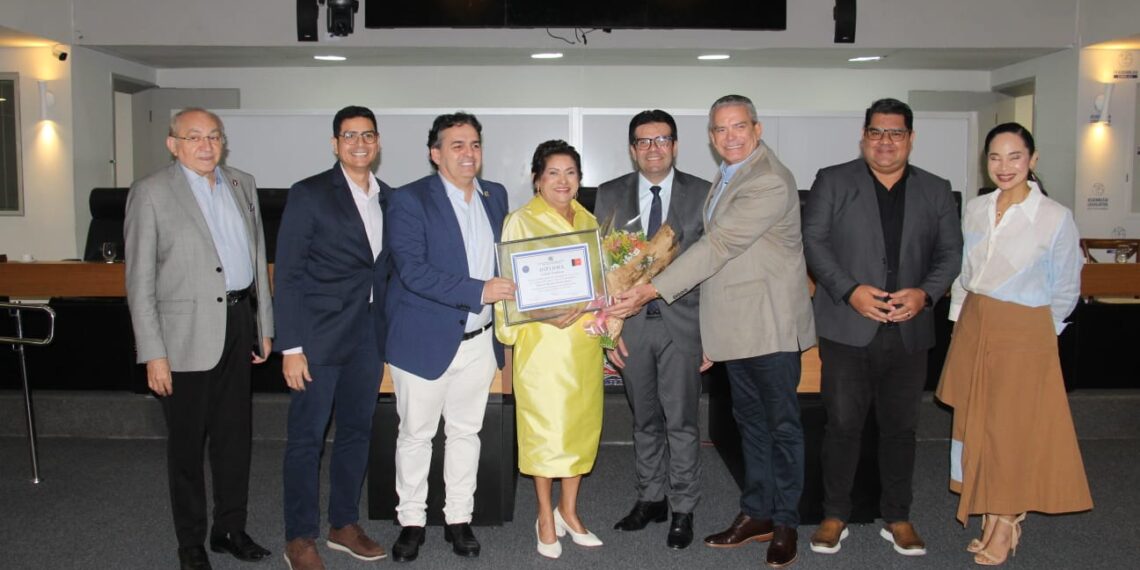 Assembleia concede Cidadania Paraibana à psicóloga Rosa Batista