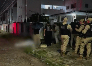 Mulher é morta a facadas pelo irmão após discussão no Bancários, em João Pessoa