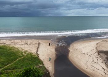 Lançamento de esgoto no mar volta a ser registrado entre João Pessoa e Cabedelo