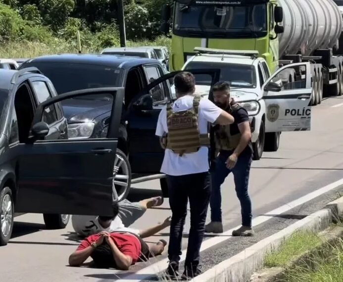 Três homens são presos com drogas avaliadas em R$ 1 milhão na BR-230, na Paraíba