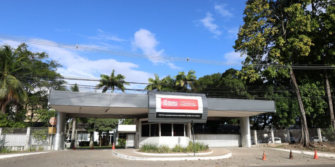 Leo Bezerra decreta expediente facultativo na próxima segunda-feira, dia 20