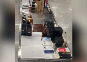 Polícia Federal apreende uísques, notebooks, celulares e outros produtos sem nota fiscal no Aeroporto Castro Pinto