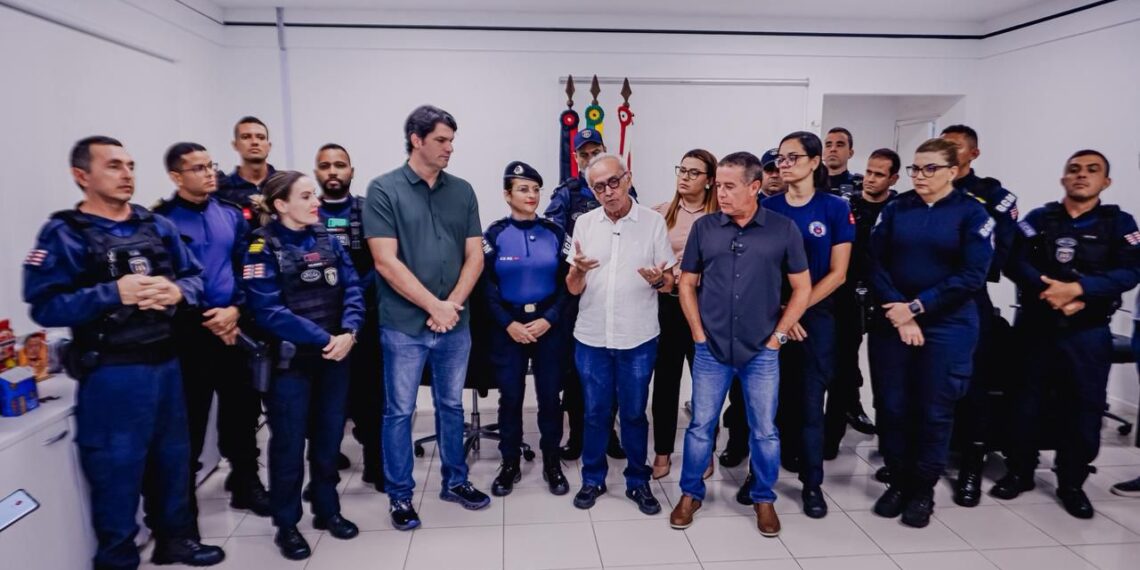 Cícero Lucena anuncia gratificação e PCCR para três categorias profissionais do Município