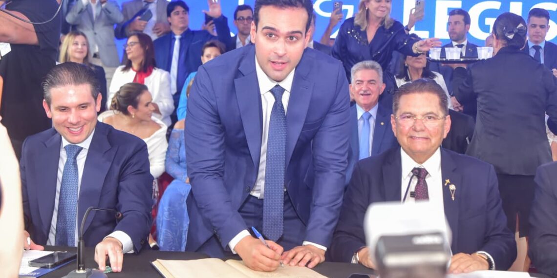 Lucas Ribeiro é empossado governador da Paraíba em cerimônia oficial em João Pessoa