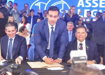 Lucas Ribeiro é empossado governador da Paraíba em cerimônia oficial em João Pessoa