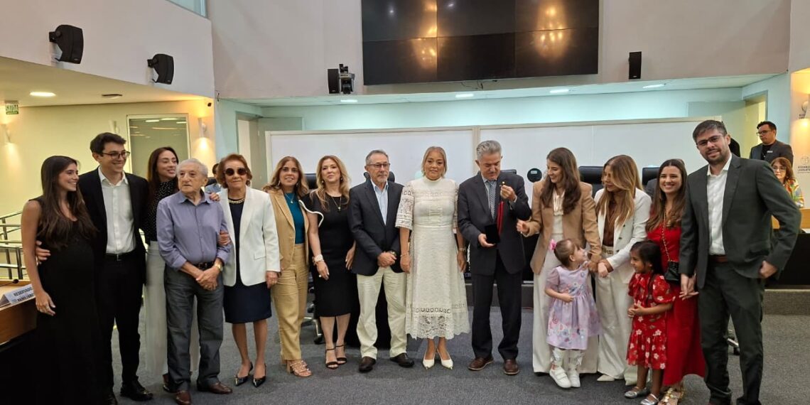 ALPB concede medalha Epitácio Pessoa à médica Roseane Marchado