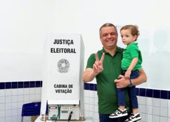 Edvaldo Neto vota em Cabedelo, fala em dever cumprido e mantém confiança na vitória