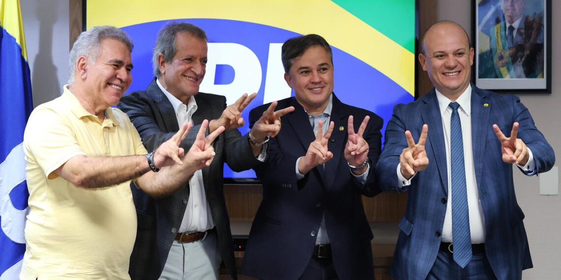 Efraim Filho assume o PL-PB, organiza palanque de Bolsonaro e corre para estar no 2º turno