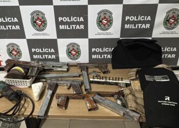 Operação Tiradentes fecha fábrica clandestina de armas que funcionava em comunidade