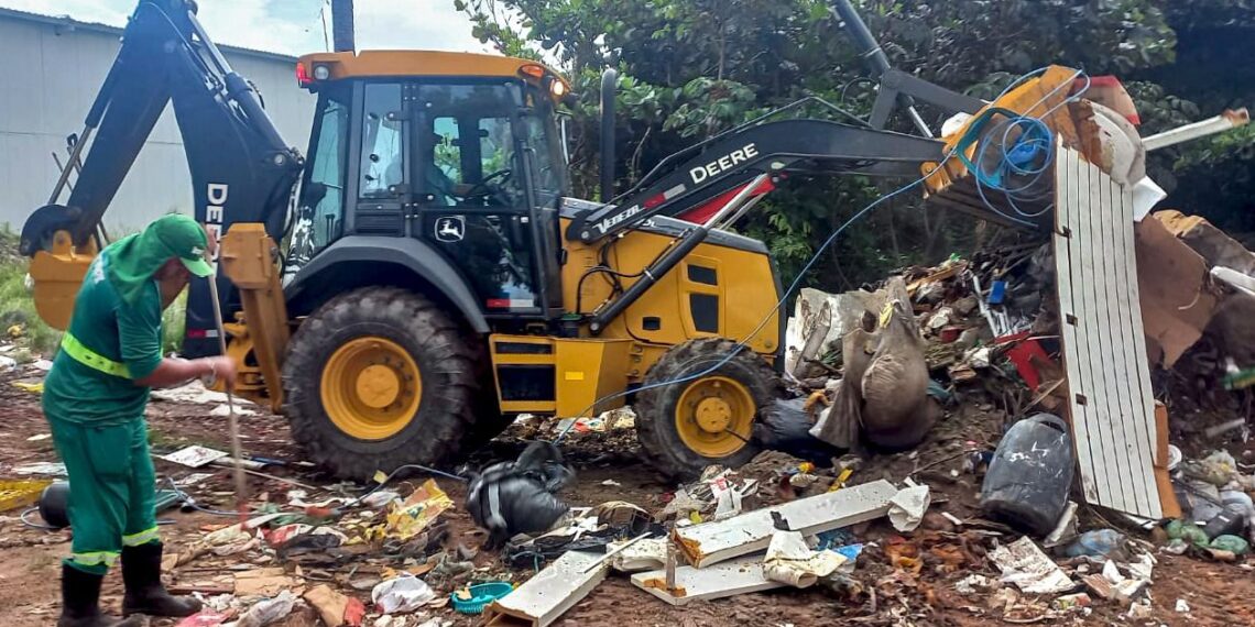 Prefeitura intensifica ações de limpeza, desobstrução de galerias e coleta de lixo durante final de semana e feriado de Tiradentes