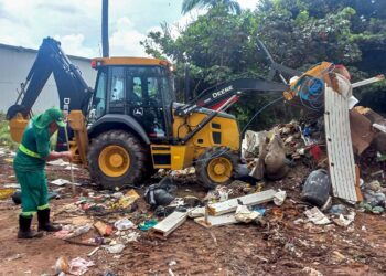 Prefeitura intensifica ações de limpeza, desobstrução de galerias e coleta de lixo durante final de semana e feriado de Tiradentes