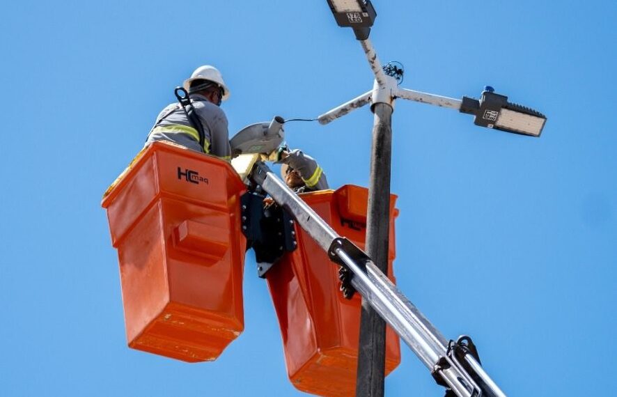 Prefeitura inicia troca de luminárias por novo sistema em LED na Avenida Ruy Carneiro