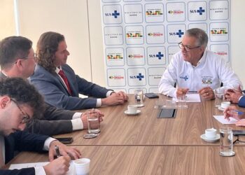 Veneziano consegue 75 micro-ônibus e vans para transporte de pacientes que fazem diversos tratamentos de saúde na Paraíba