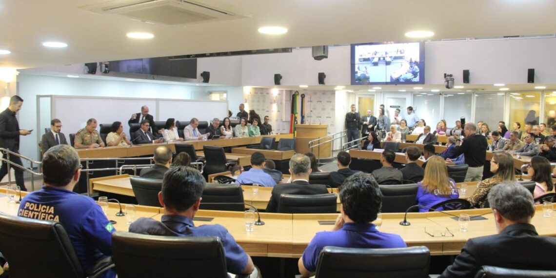 ALPB concede Medalha Epitácio Pessoa à delegada Maíra Roberta e à perita criminal Raquel Azevedo