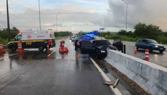 Homem morre e duas pessoas ficam feridas em acidente na BR-101 em Santa Rita