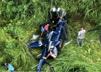 Helicóptero cai após decolagem no bairro do Mirante, em Campina Grande