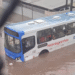 Ônibus fica ilhado em alagamento no Valentina após chuvas em João Pessoa