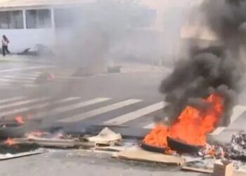 Comerciantes do Mercado Central protestam e interditam ruas de João Pessoa após ordem de desocupação